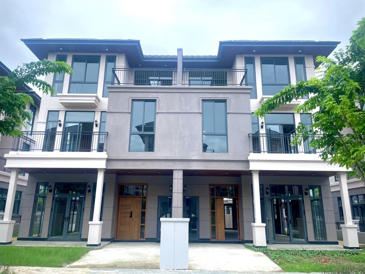 Mặt tiền dãy biệt thự song lập đã xây dựng tại GS Metrocity Nhà Bè