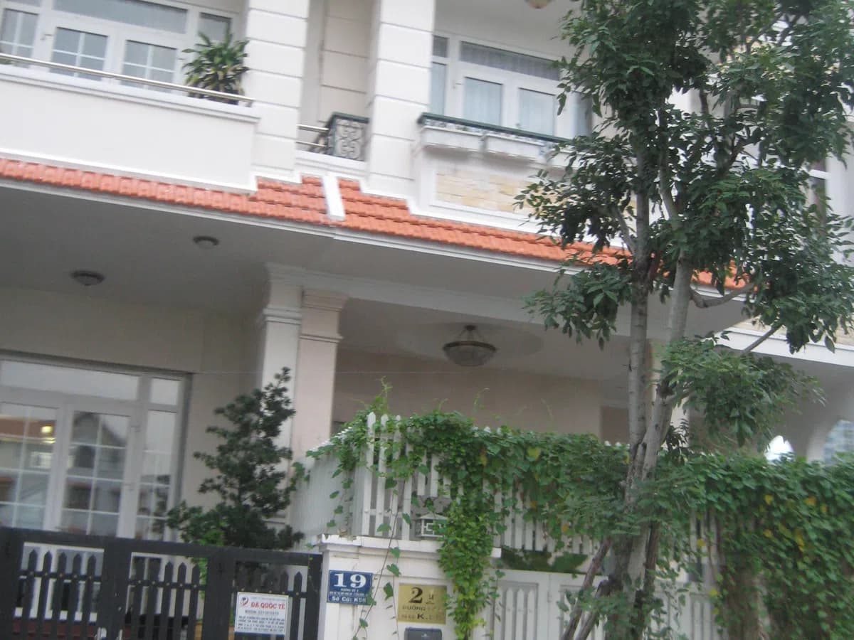 Bán nhà đẹp MT đường 16m KDC An Phú Hưng - Tân Quy Đông, P. Tân phong, Q7. Nhà H. Nam, DT: 4mx18m, 1 trệt, 2 lầu, ST, 4PN, 5WC, NTCC, chủ quyền hồng, giá 5,3 tỷ. Nhà đẹp vô ở liền, KDC an ninh, thoáng mát, điện âm, không ngập nước, gần ST Lotte Mart, Phú