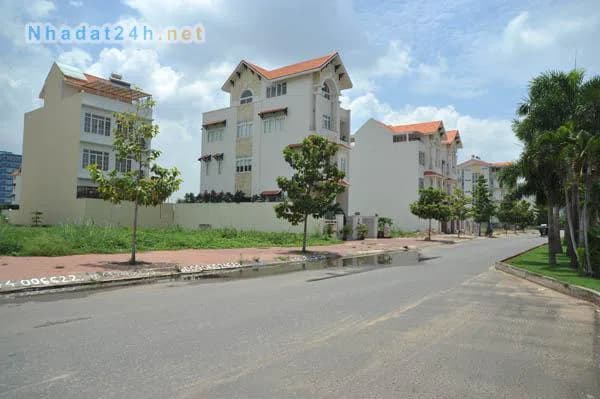 Bán gấp lô K4 MT đường Nguyễn Thị Thập ngang 10m dài 20m hướng Nam tiện kinh doanh buôn bán, mở công ty, bán giá 115 triệu/m2. – ảnh 1