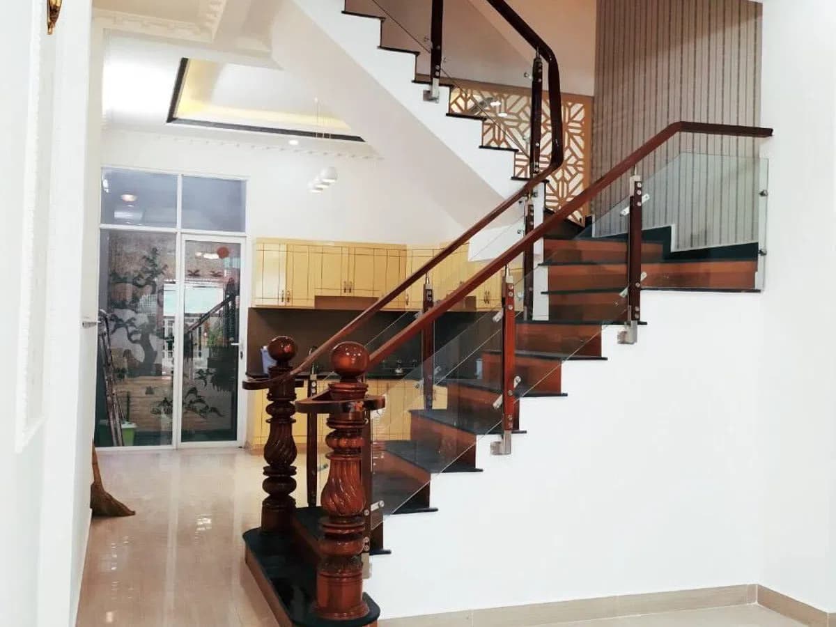 Bán nhà đường huỳnh tấn phát quận 7