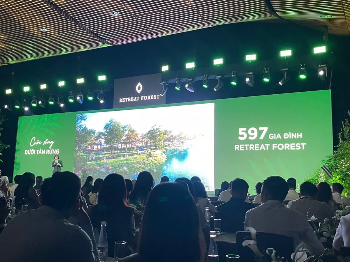 Màn hình giới thiệu 597 gia đình Retreat Forest tại sự kiện ra mắt