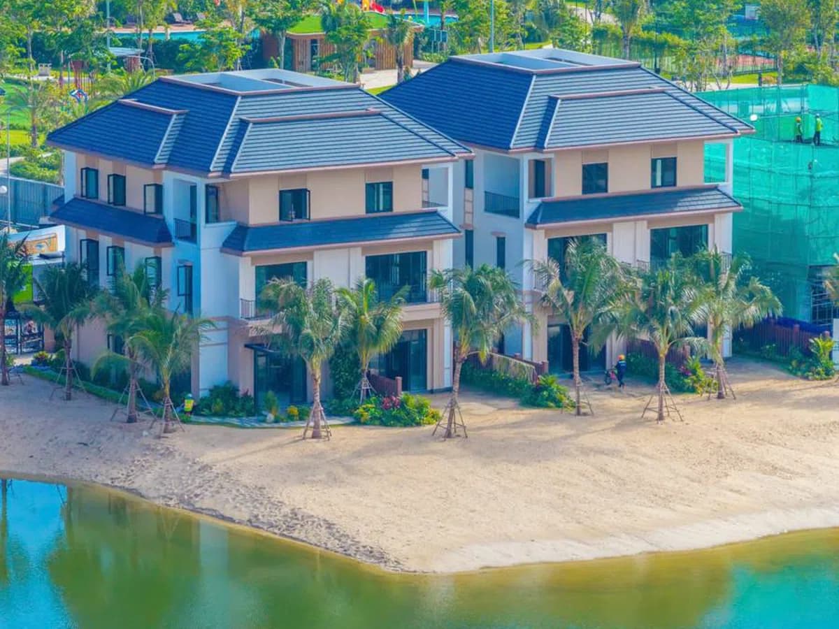 Biệt thự ven hồ bãi cát tại Vinhomes Green Paradise Cần Giờ, ảnh chụp từ trên cao